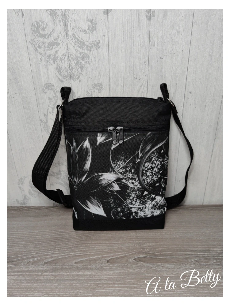 CROSSBODY "černobílé kytky"