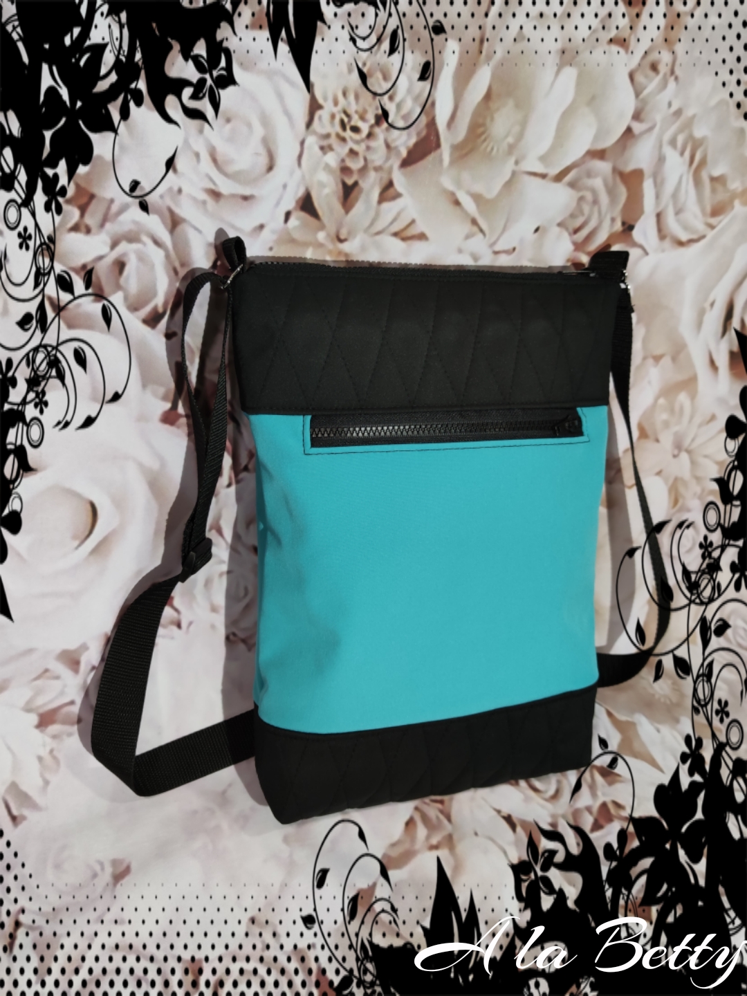 SPORTOVNÍ DÁMSKÁ CROSSBODY KABELKA