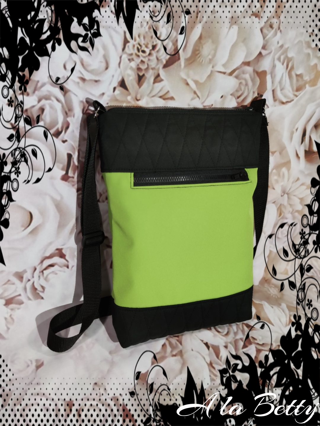 SPORTOVNÍ DÁMSKÁ CROSSBODY KABELKA